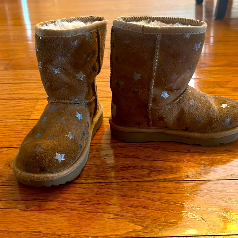 Littles girls star Uggs
